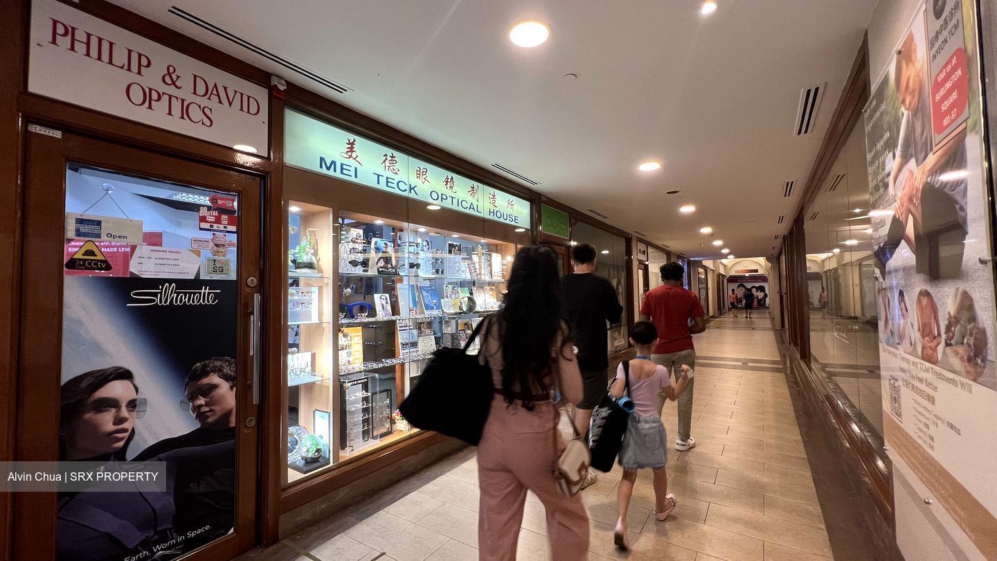 Burlington Square (D7), Retail #557526711